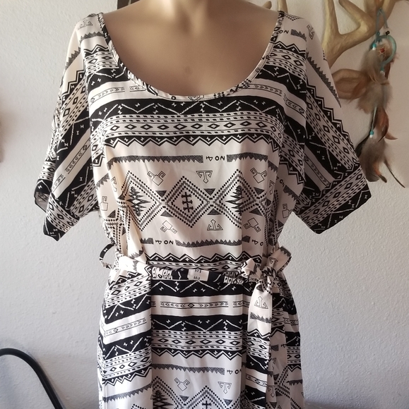 Poema Aztec Inspired Top - Picture 2 of 5